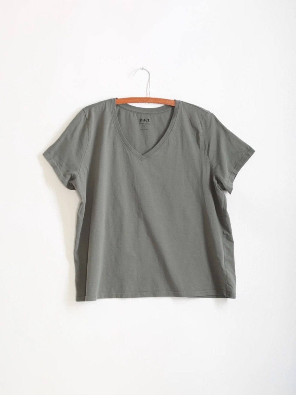 NWOT PACT orange cotton gray / green V neck T-shirt Sz. XL